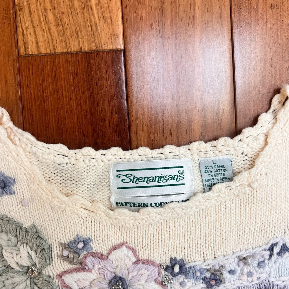 Vintage Shenanigans Embroidered Cream Sweater- L/XL - Picture 4 of 8